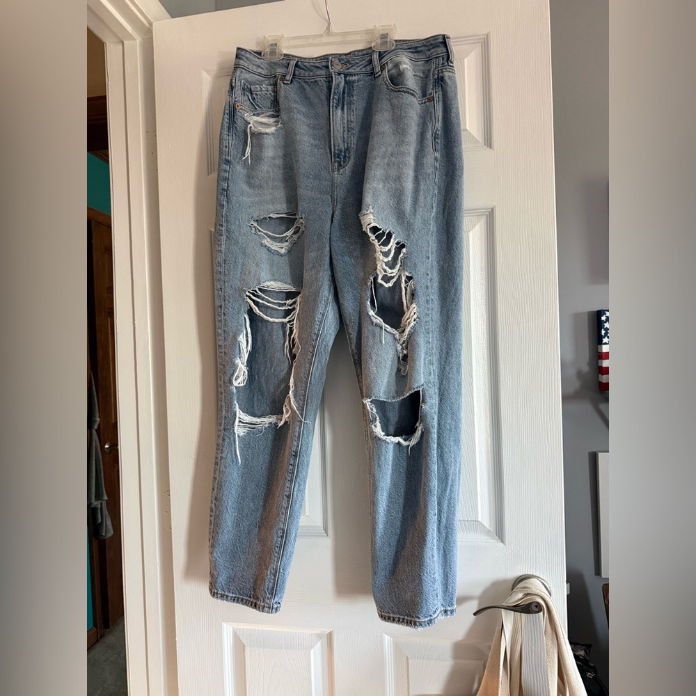 American Eagle Highest Rise Mom Ripped Light Blue Jeans